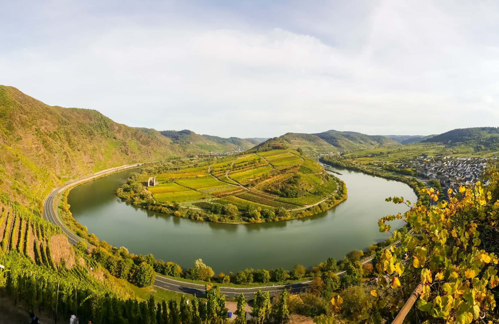 东大德国校友会举办 Mosel 河谷骑行活动